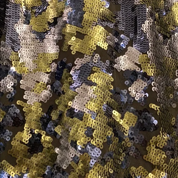 NWT. VINCE CAMUTO Sequins Top Military Green Color - Picture 8 of 9